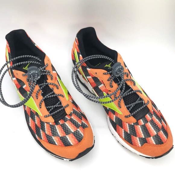 Mizuno Other - Mizuno Wave Elixir Running Shoes with Lock Laces